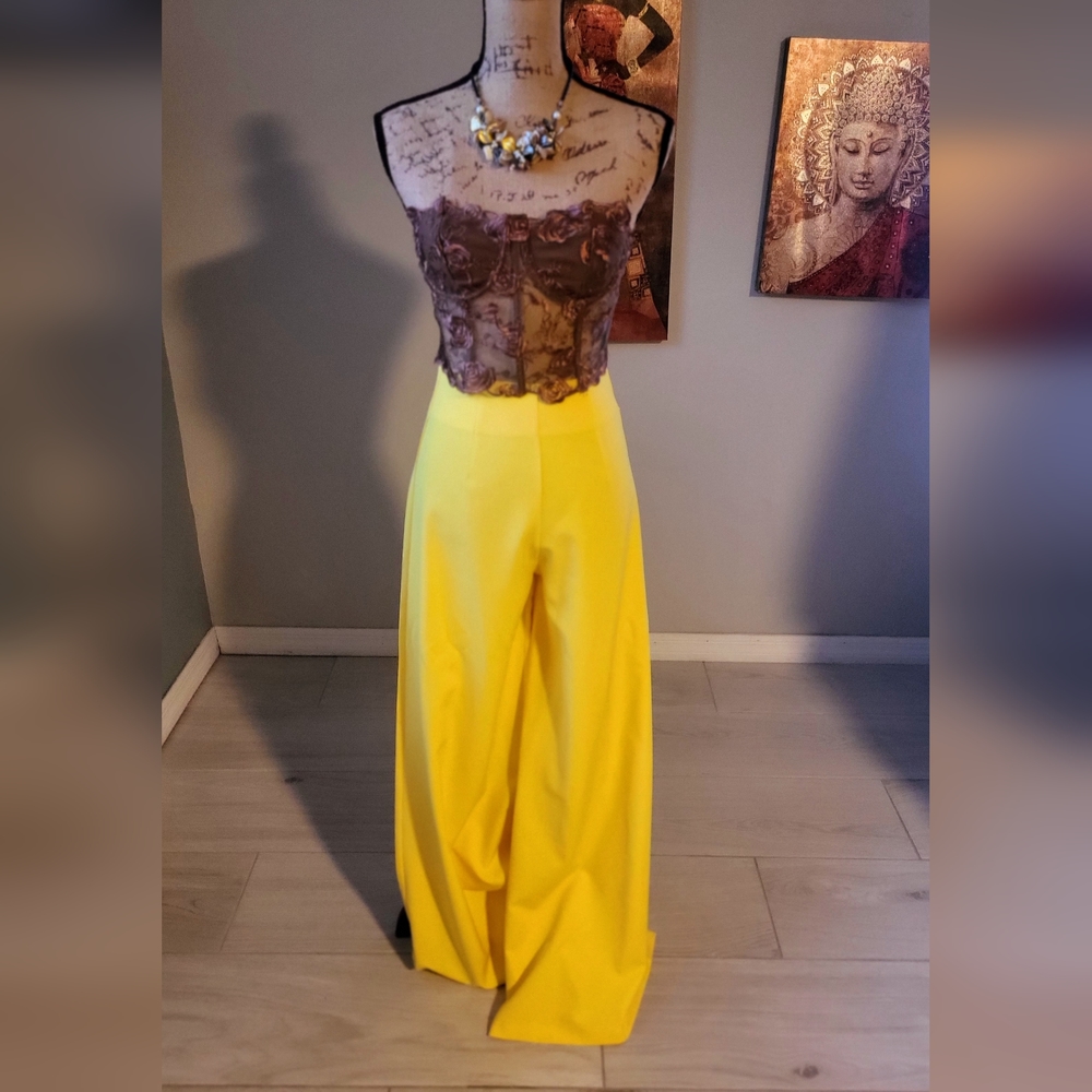Yellow Wide Leg  Pants With beautiful Brown Corset Set😍